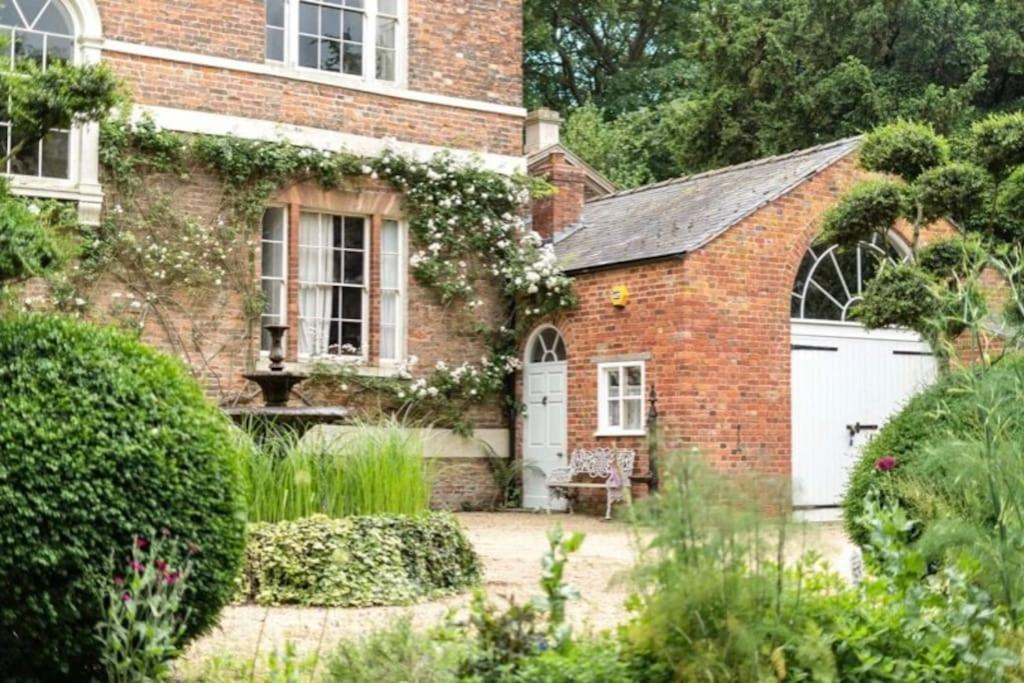 Cressy Hall - Historic Grade II Listed Manor, Gorgeous Topiary Garden Gosberton ภายนอก รูปภาพ