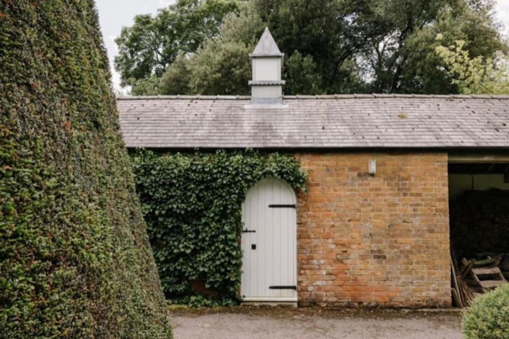 Cressy Hall - Historic Grade II Listed Manor, Gorgeous Topiary Garden Gosberton ภายนอก รูปภาพ
