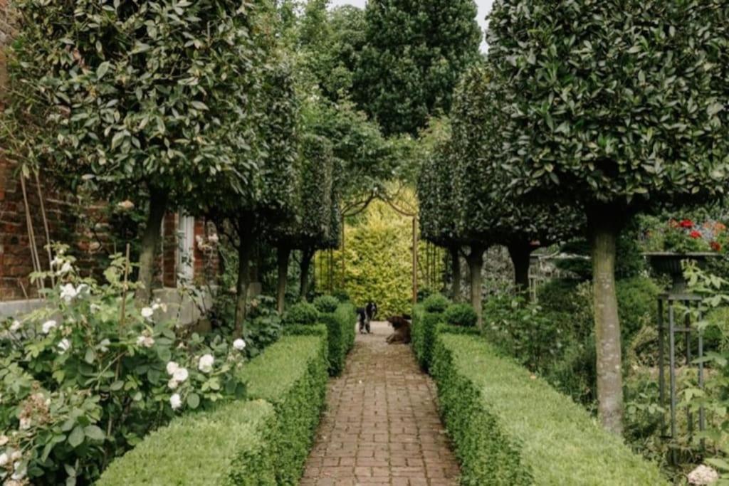 Cressy Hall - Historic Grade II Listed Manor, Gorgeous Topiary Garden Gosberton ภายนอก รูปภาพ