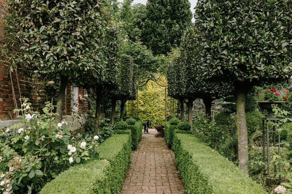 Cressy Hall - Historic Grade II Listed Manor, Gorgeous Topiary Garden Gosberton ภายนอก รูปภาพ